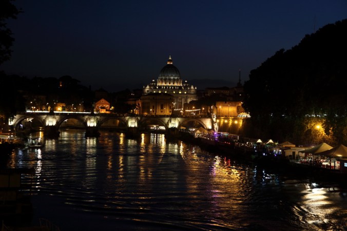 Tevere Nehrin'den San Pietro Bazilikası - Fotoğraf KorkutGökhan