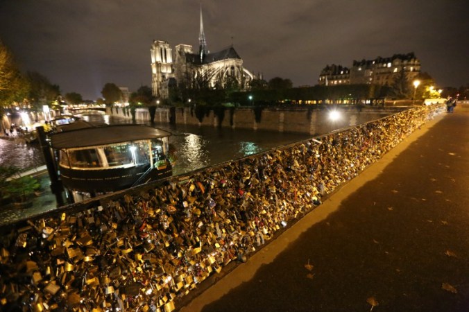Pont des Arts ve Notre Dame - Fotoğraf KorkutGökhan