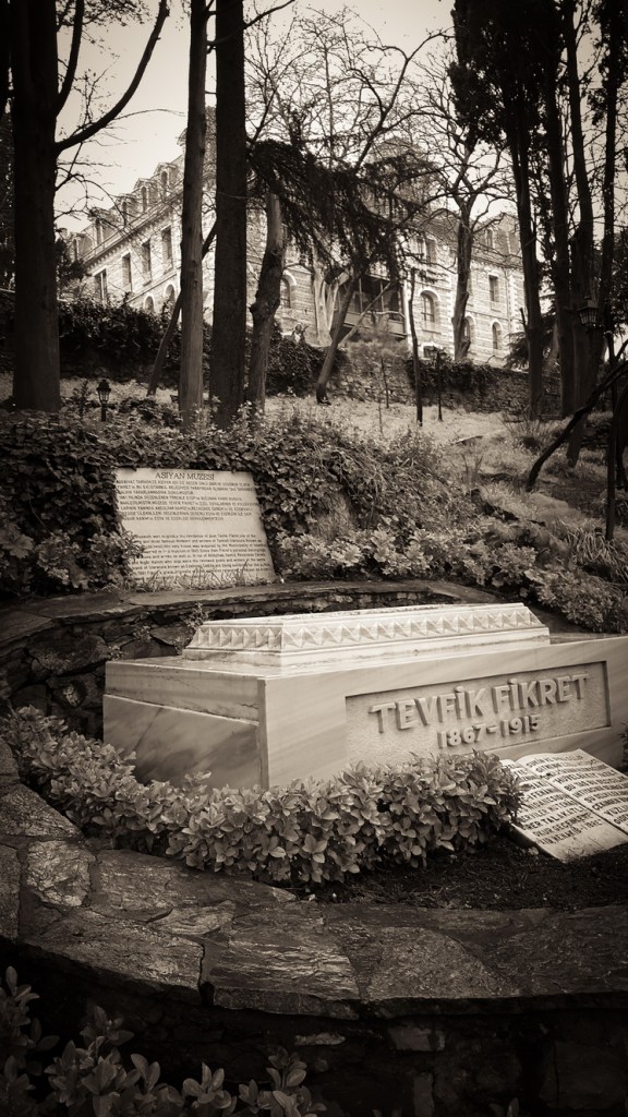 Aşiyan Müzesi Bahçesi - Fotoğraf KorkutGökhan